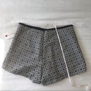 ONE CLOTHING shorts. Sz SMALL. Black&white.